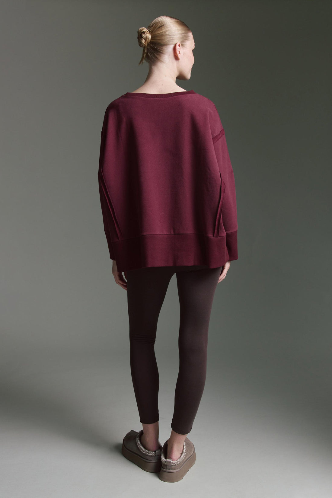 Sweatshirt Mit Weitem O-Hals Und Inside-Out Elementen