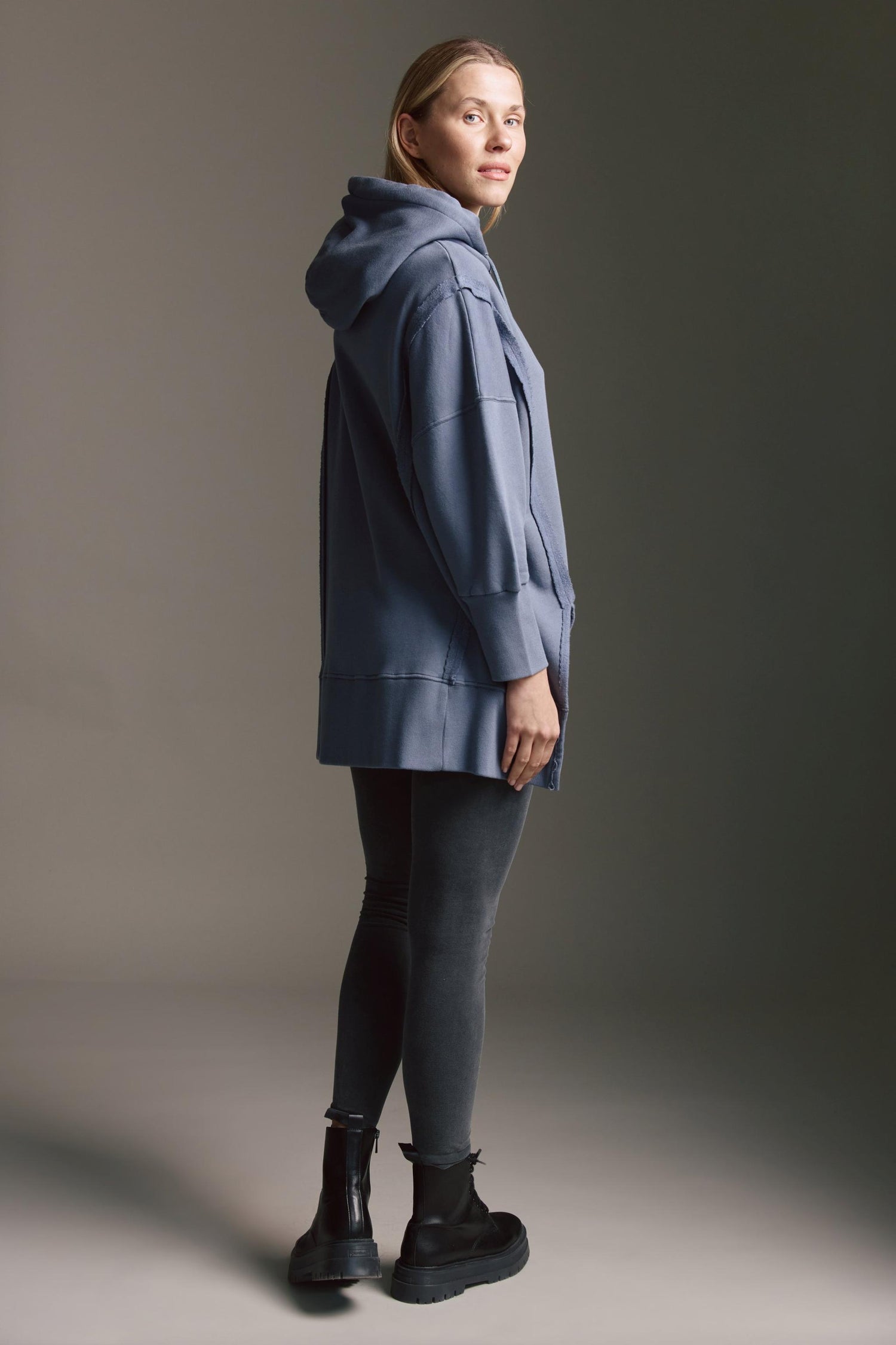 Softes Long Sweatshirt Mit Kapuze, Inside-Out Elementen Und Seitenschlitz