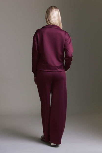 Glänzendes Sweatshirt Mit Troyer Kragen Und Seitenschlitz