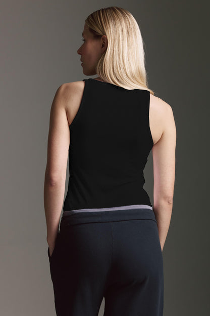 Geripptes Basic Top Mit Logostick