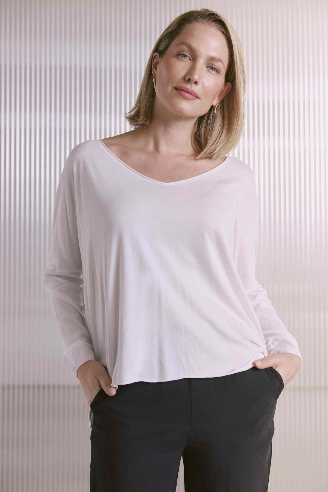 Softes Cold Pigment Gefärbtes Langarmshirt Mit Weitem V-Hals, Saumversatz Und Strickbündchen