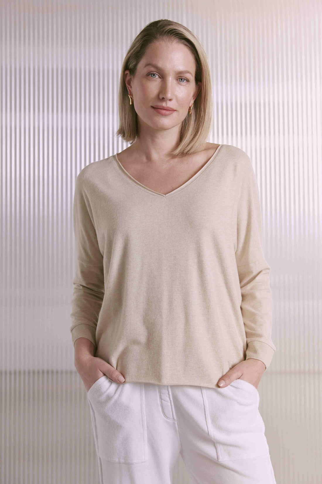 Softes Langarmshirt Mit Weitem V-Hals, Saumversatz, Strickbündchen