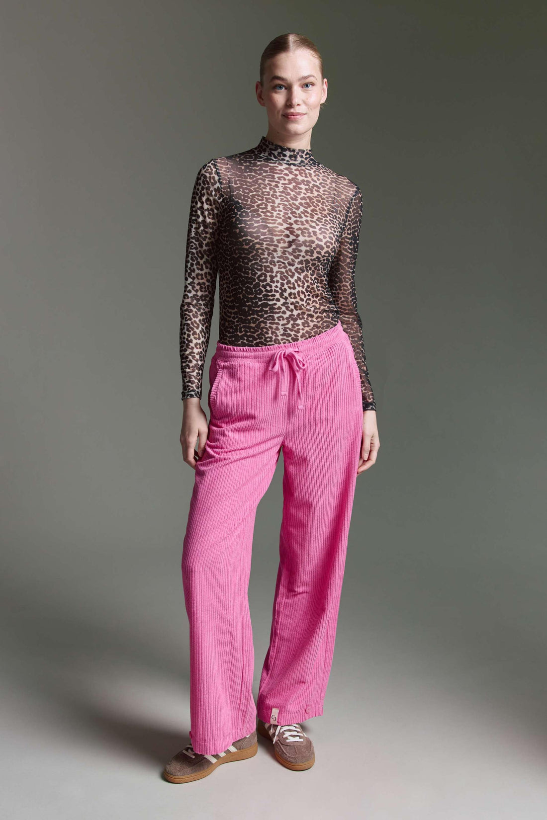 Sheer Langarmshirt Mit Stehkragen Und Leo Aop