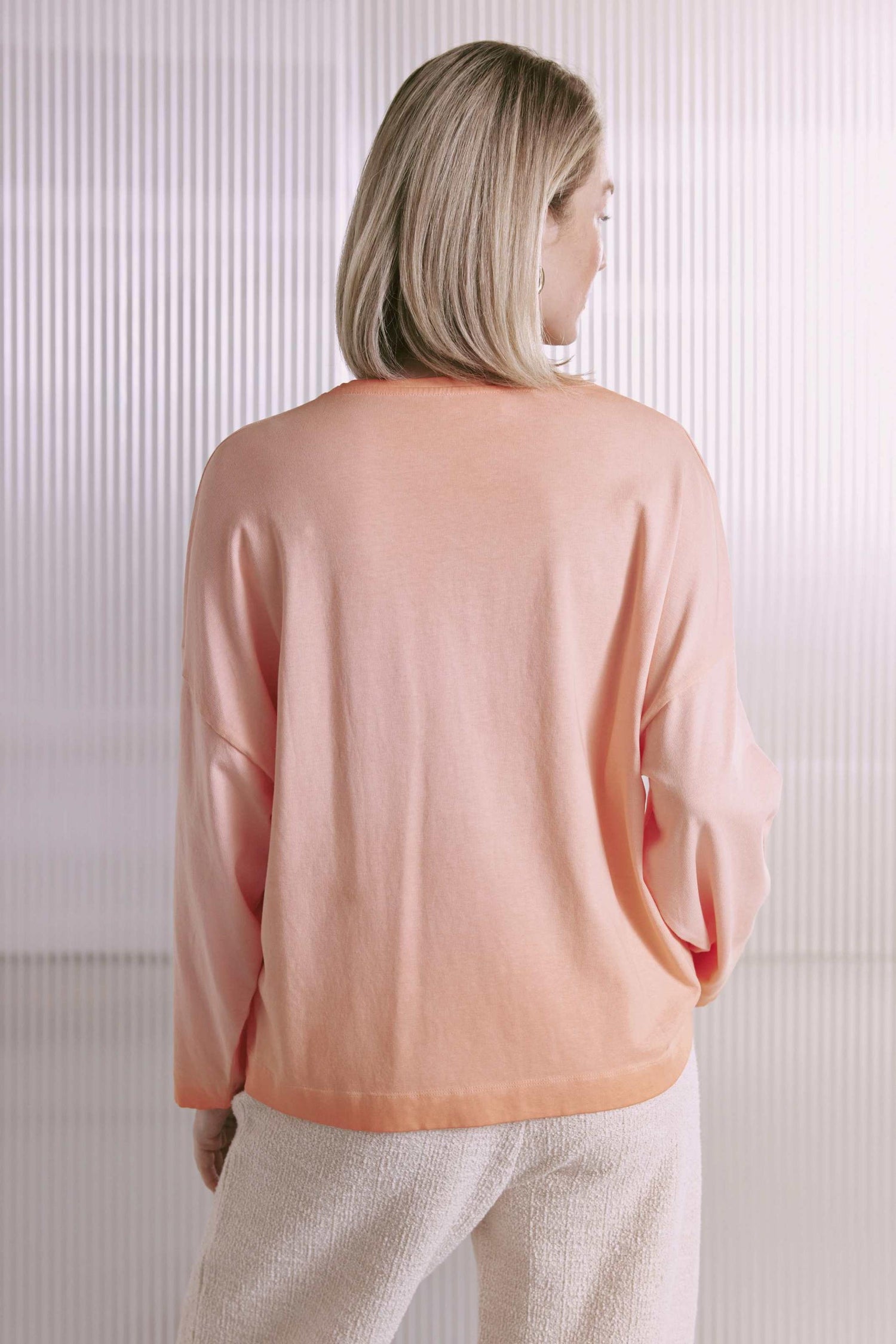 Cold Pigment Gefärbtes Langarmshirt Mit Batsleeves Und Weitem O-Hals