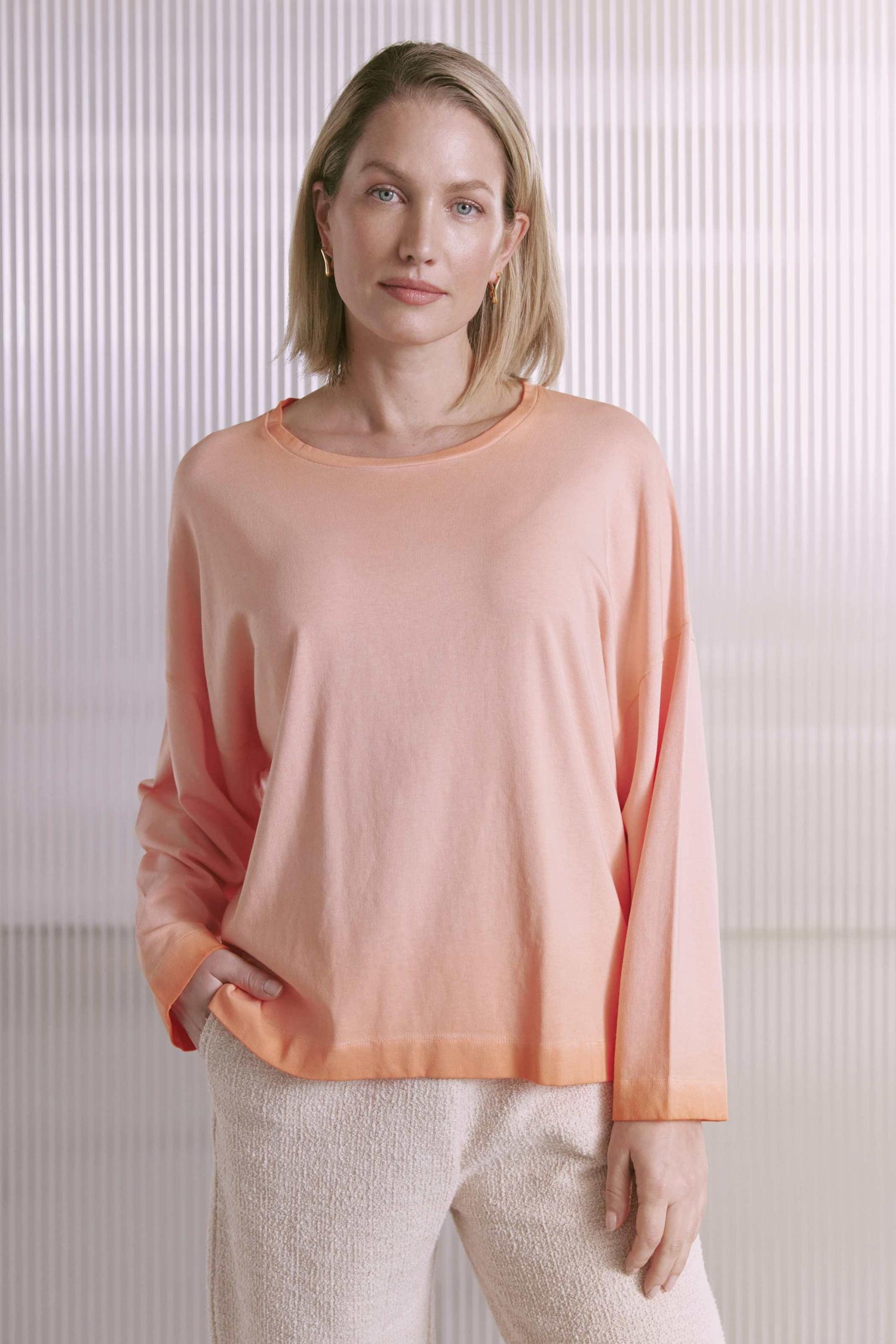 Cold Pigment Gefärbtes Langarmshirt Mit Batsleeves Und Weitem O-Hals