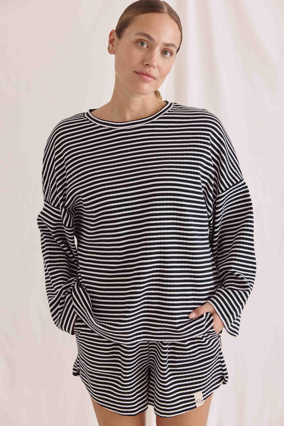 Ribbed striped long-sleeved shirt with round neck