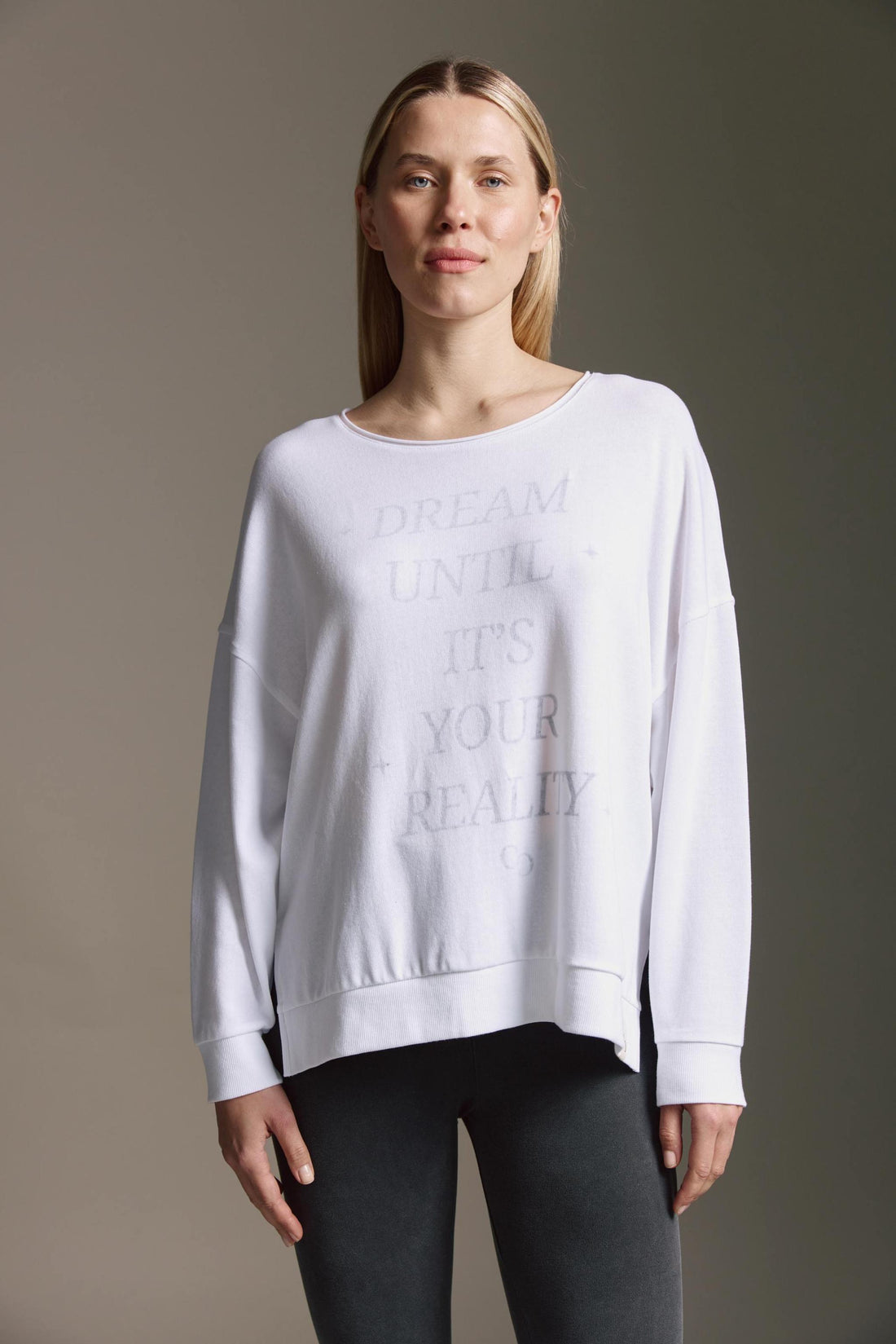Strickoptik Langarmshirt Mit Rundhals, Seitenschlitzen Und Dream Until ItS Your Reality Druck