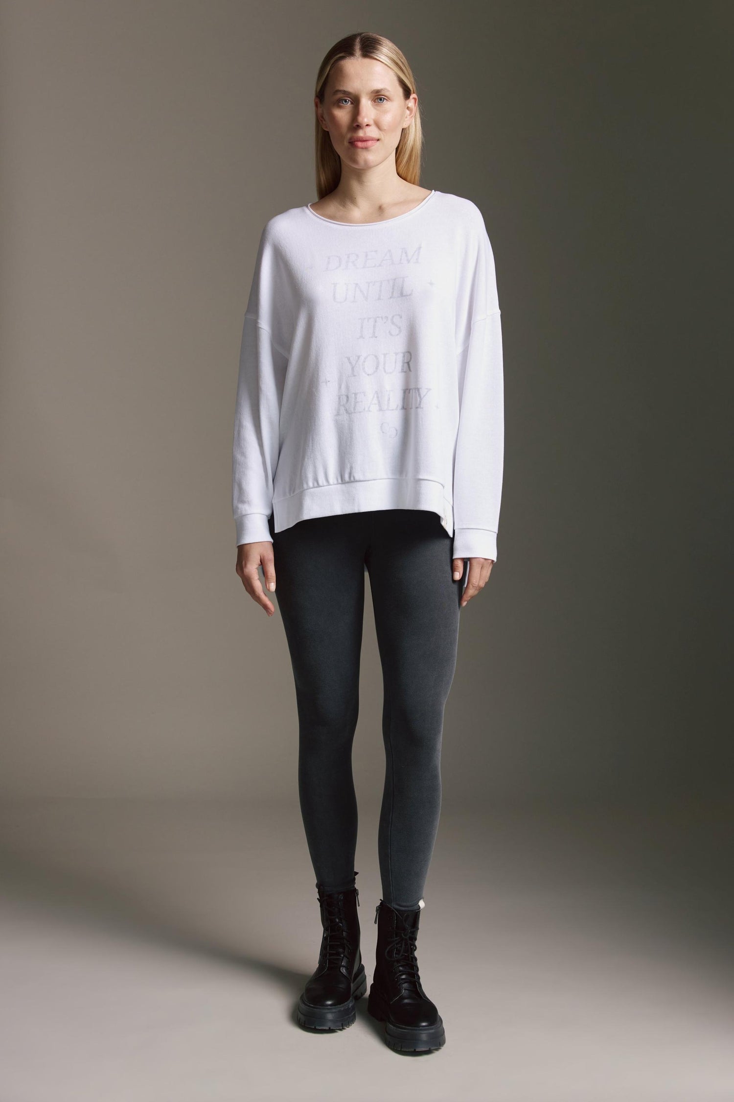 Strickoptik Langarmshirt Mit Rundhals, Seitenschlitzen Und Dream Until ItS Your Reality Druck