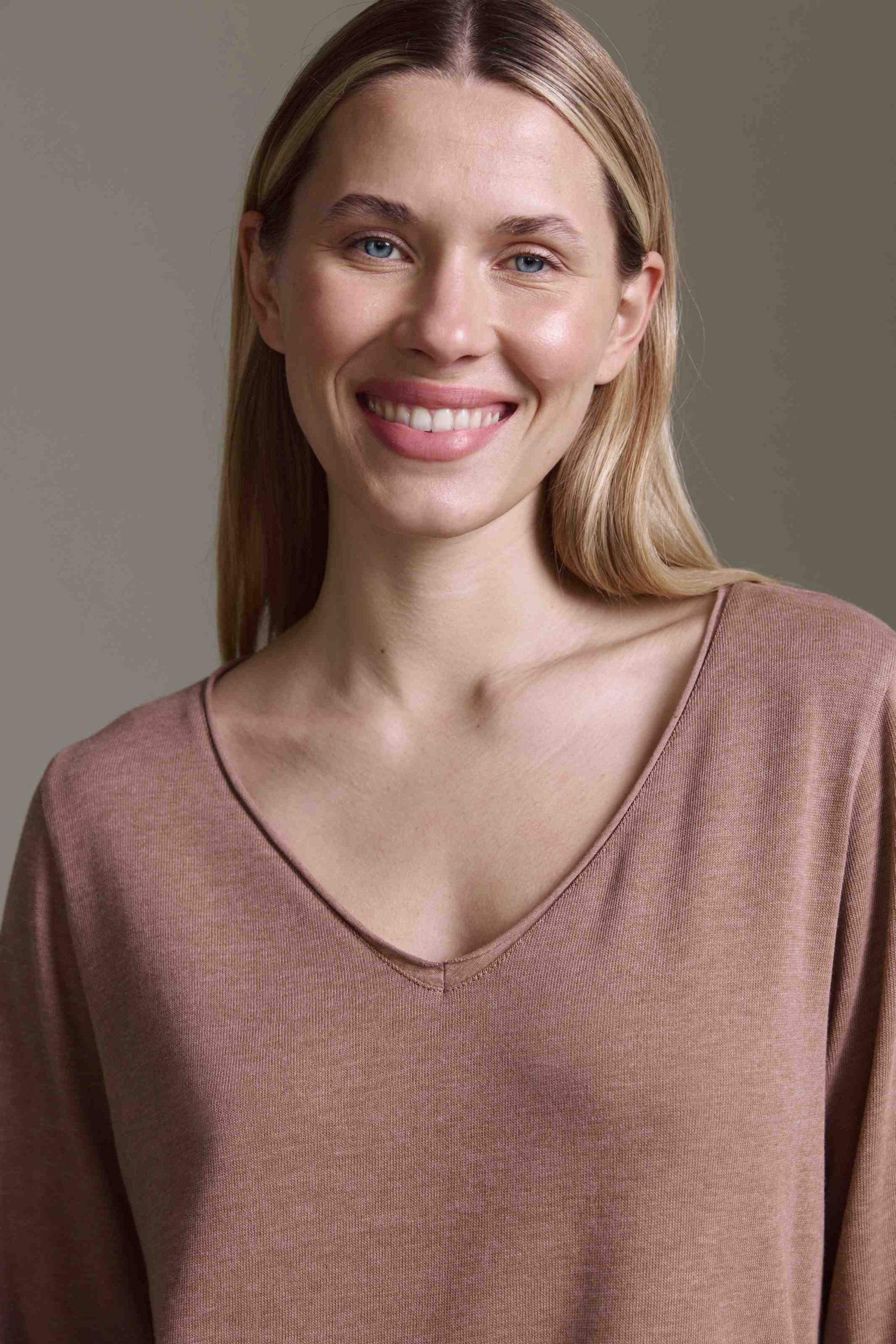 Strickoptik Langarmshirt Mit V-Hals Und Rollkanten