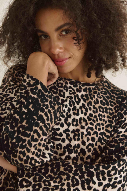 Softes Langarmshirt Mit Kimono-Ärmeln, Rundhals Und Leo Aop