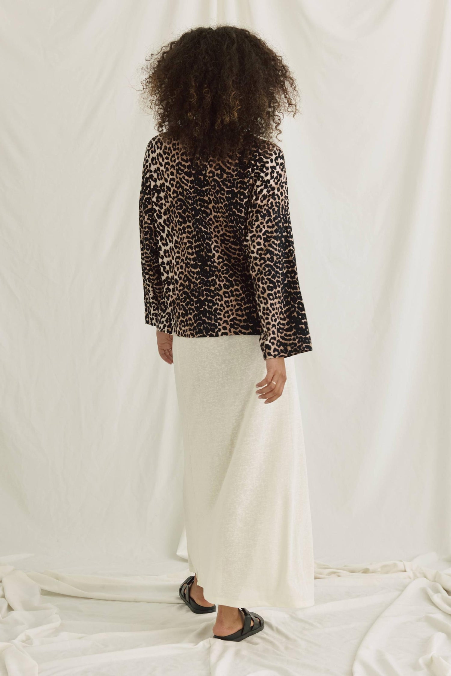 Softes Langarmshirt Mit Kimono-Ärmeln, Rundhals Und Leo Aop
