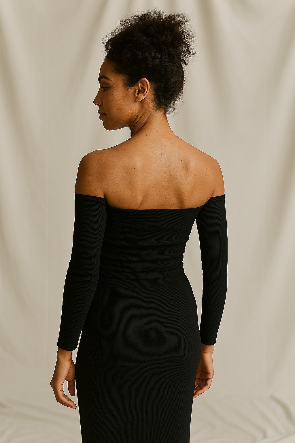 Elastisches Langarmshirt mit Offshoulder