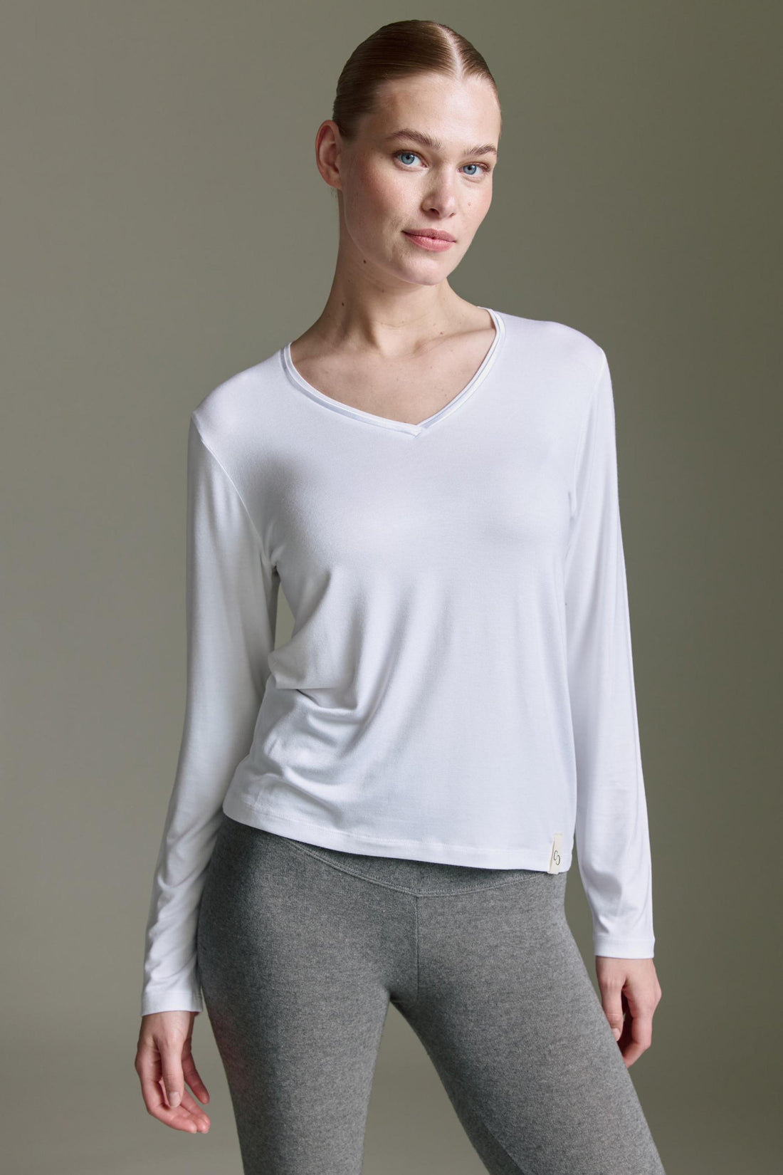 Softes Langarmshirt Mit V-Hals Und Paspeldetails Am Kragen