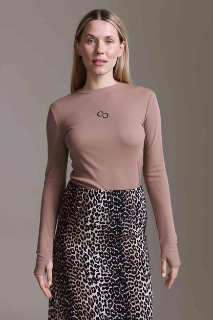 Geripptes Basic Langarmshirt Mit Rundhals Und Logostick