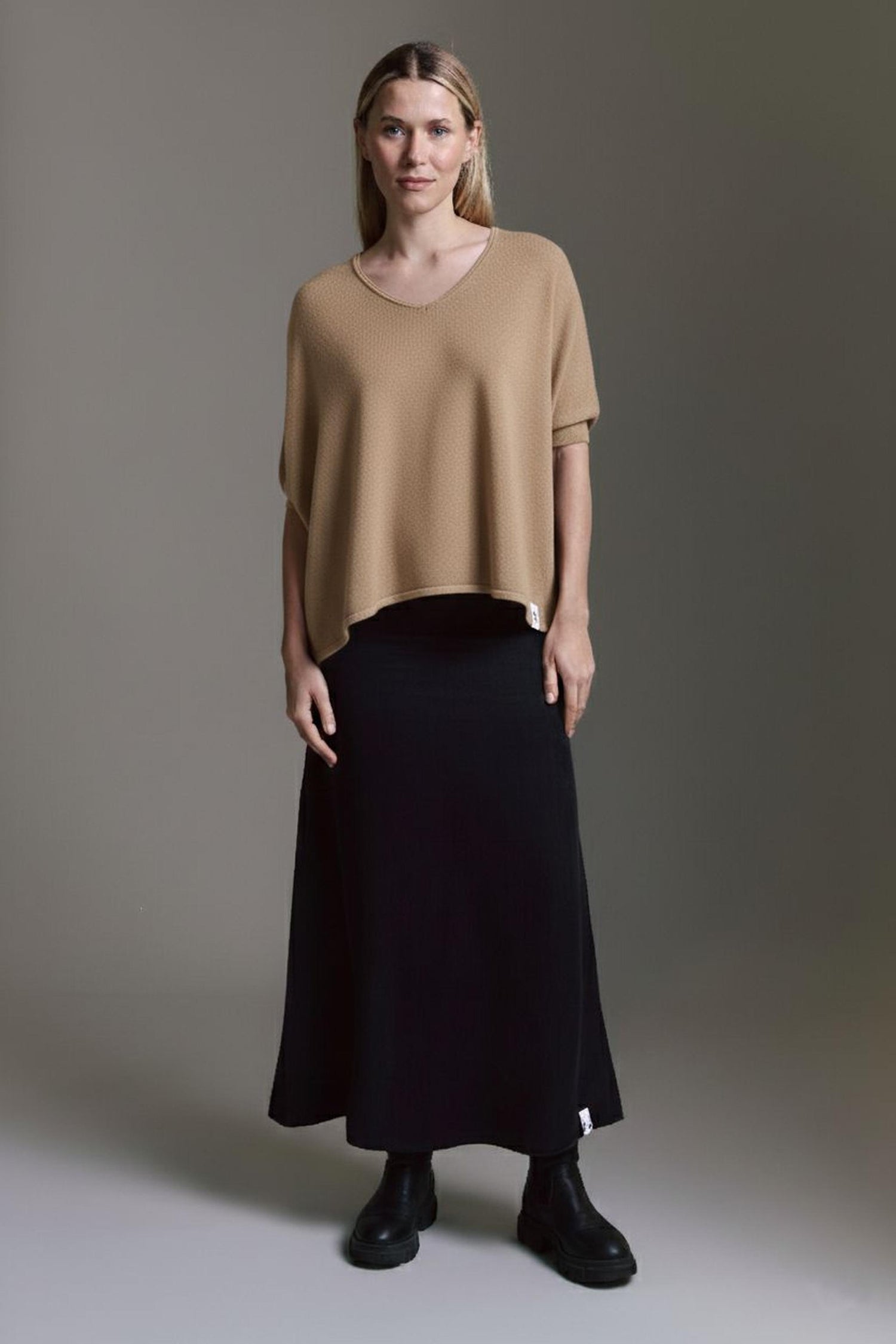 Strickoptik T-Shirt Mit V-Hals Und Saumversatz