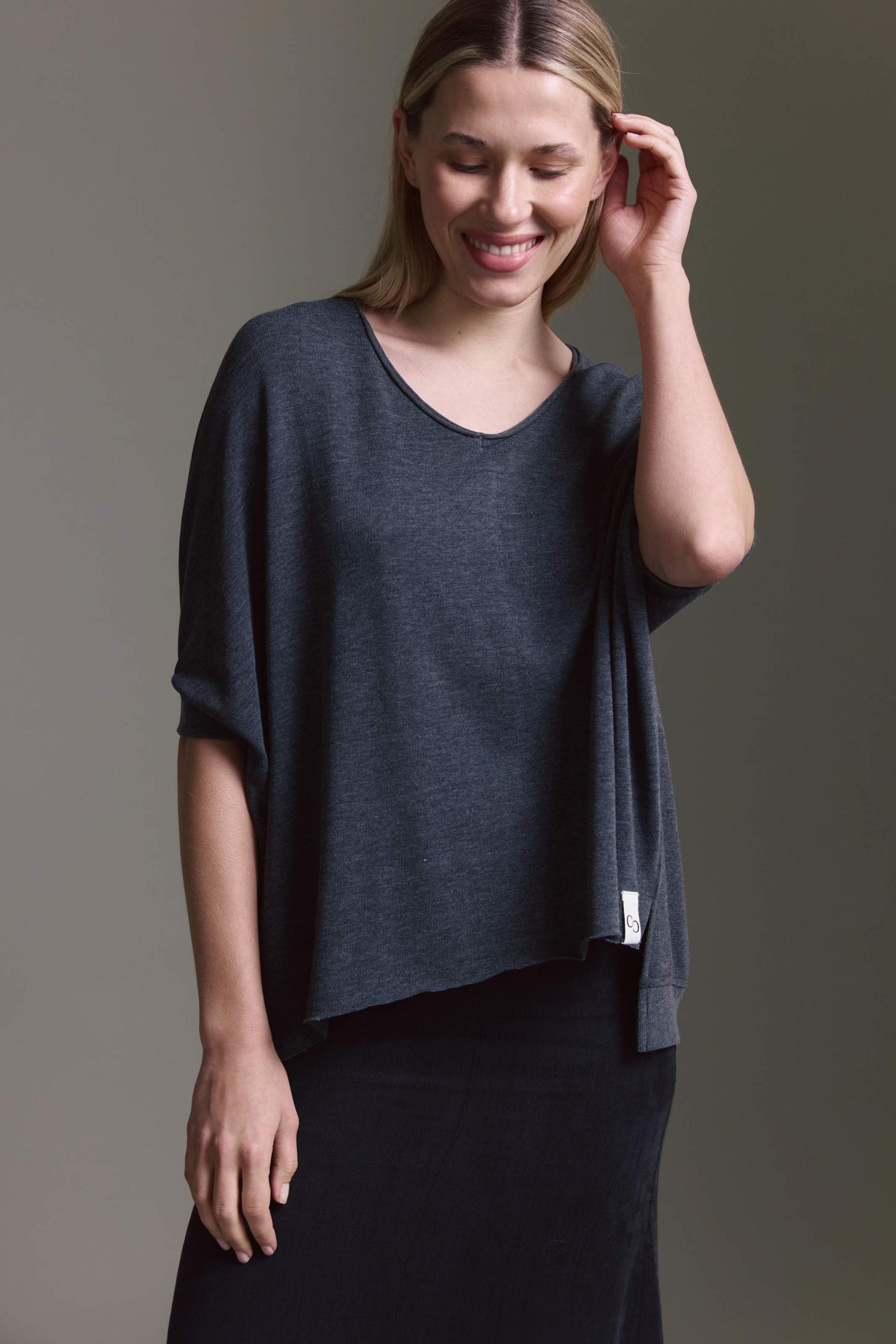 Strickoptik T-Shirt Mit V-Hals Und Saumversatz