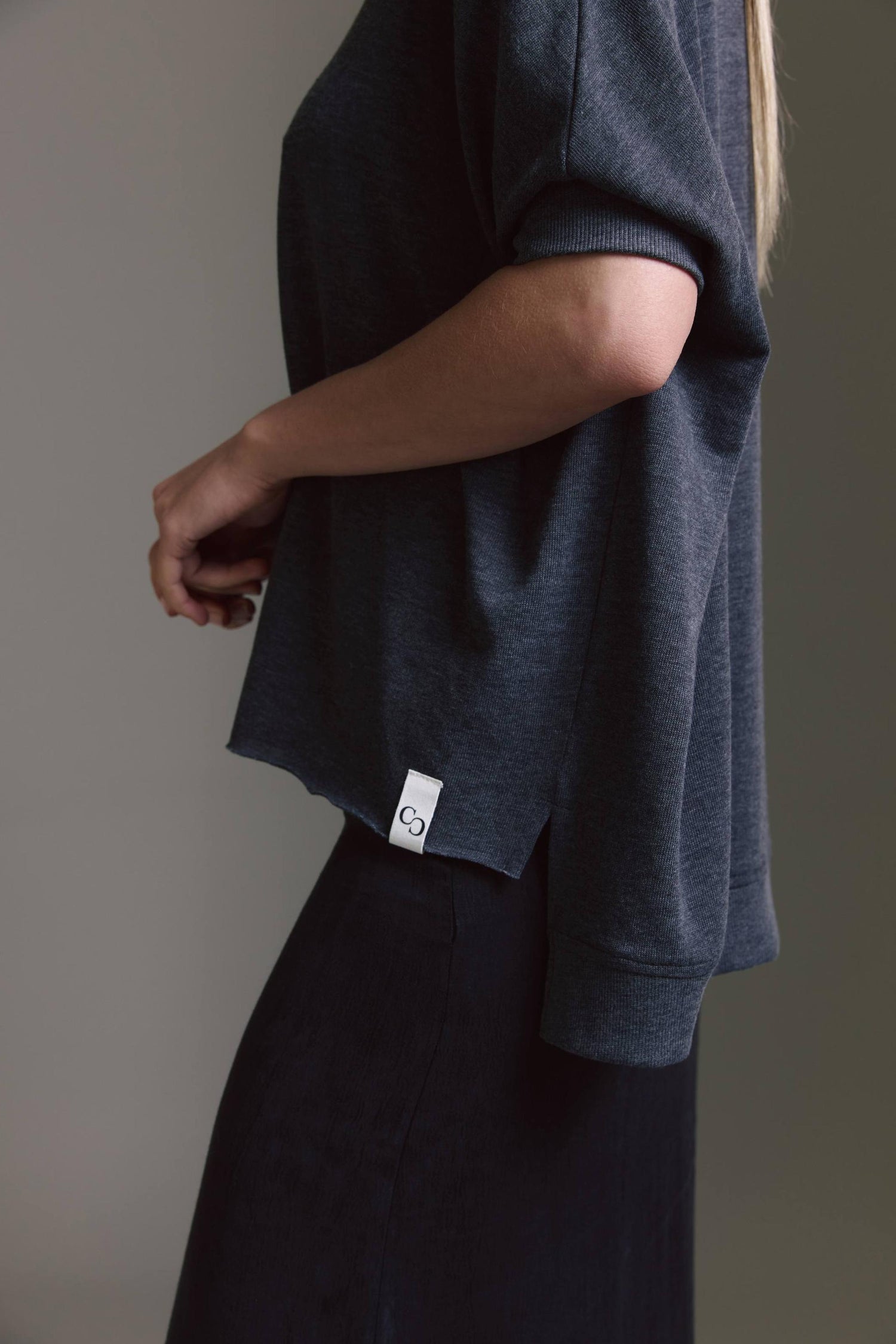 Strickoptik T-Shirt Mit V-Hals Und Saumversatz