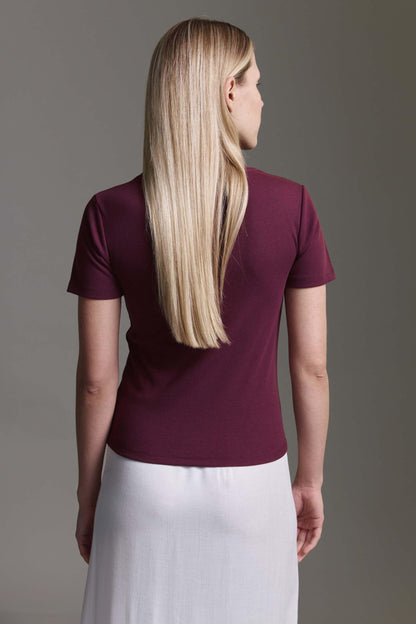 Geripptes Basic T-Shirt Mit Rundhals Und Logostick