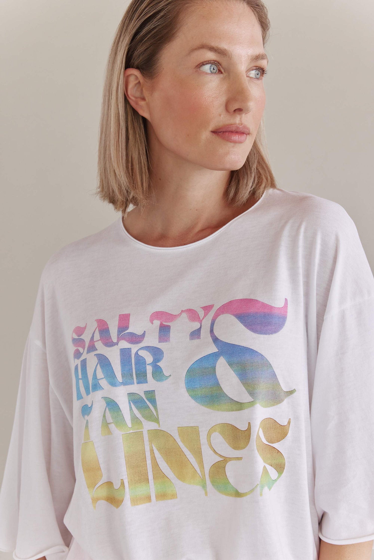 Softes Loose Fit T-Shirt Mit 3/4 Ärmeln Und Salty Hair &amp; Tan Lines Druck