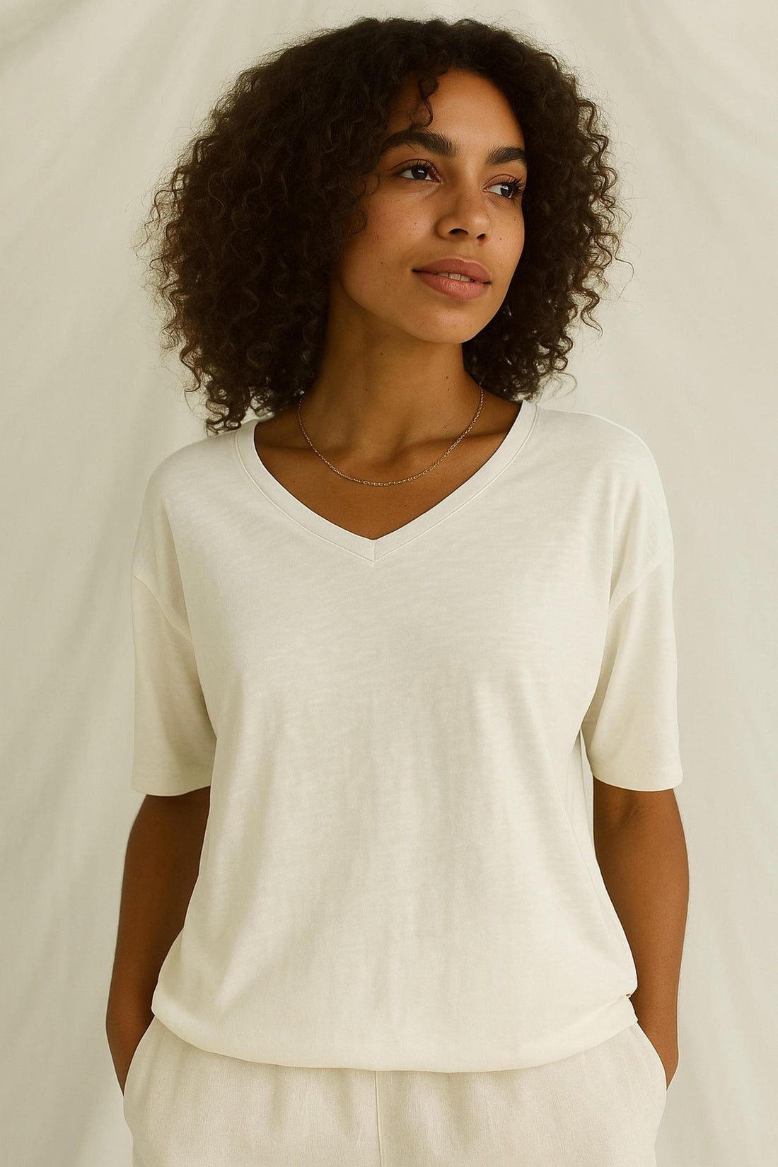 Loosefit T-Shirt Mit V Hals Und Saumversatz