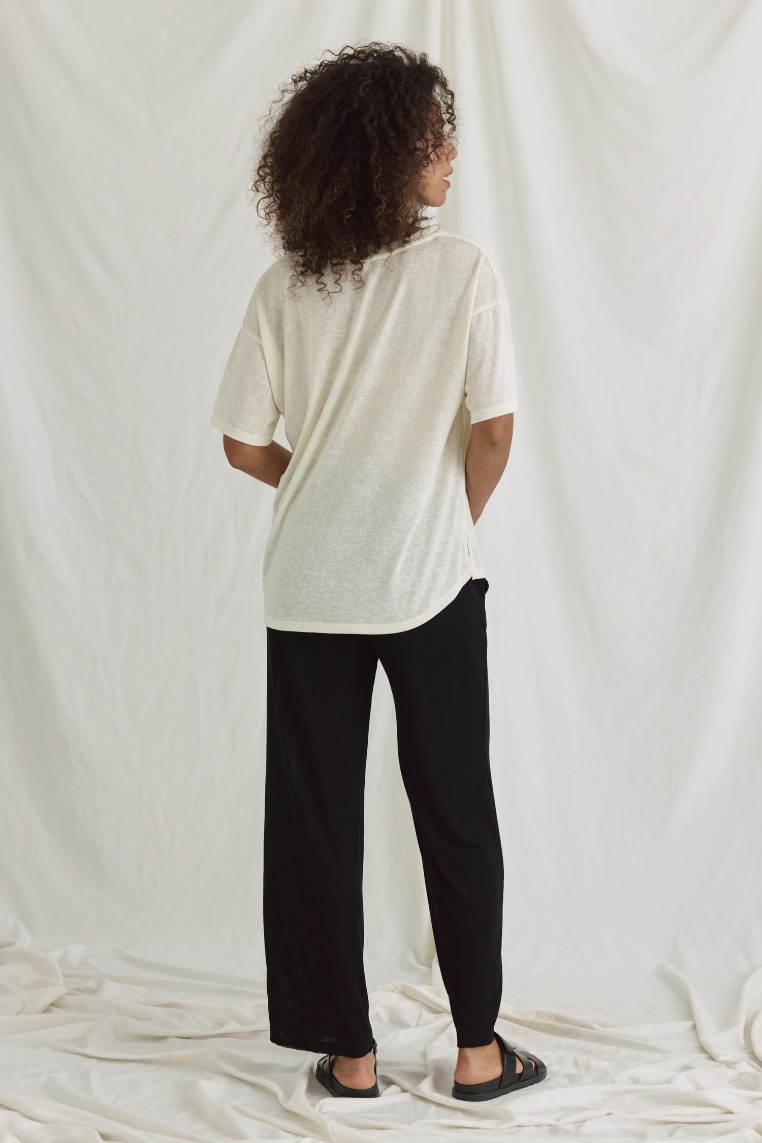 T-Shirt Mit V Hals Und Inside-Out Druck