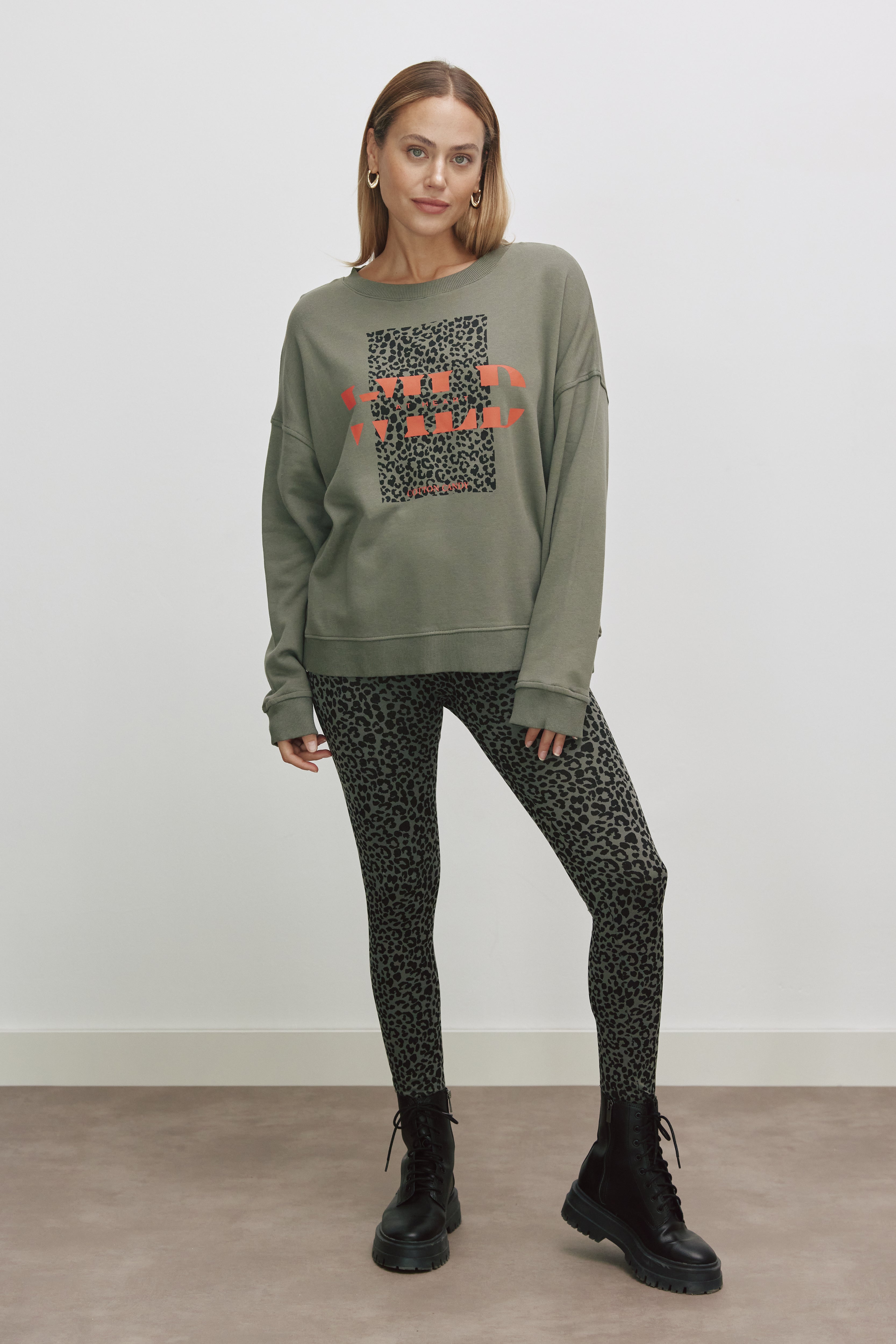 Softes Sweatshirt O-Hals Und Wild Druck