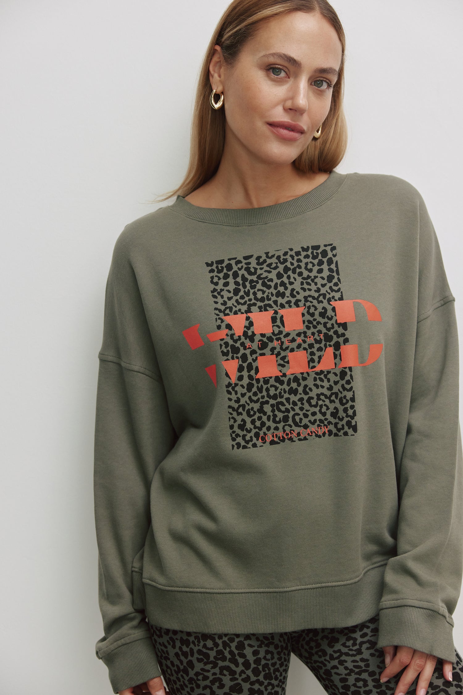 Softes Sweatshirt O-Hals Und Wild Druck