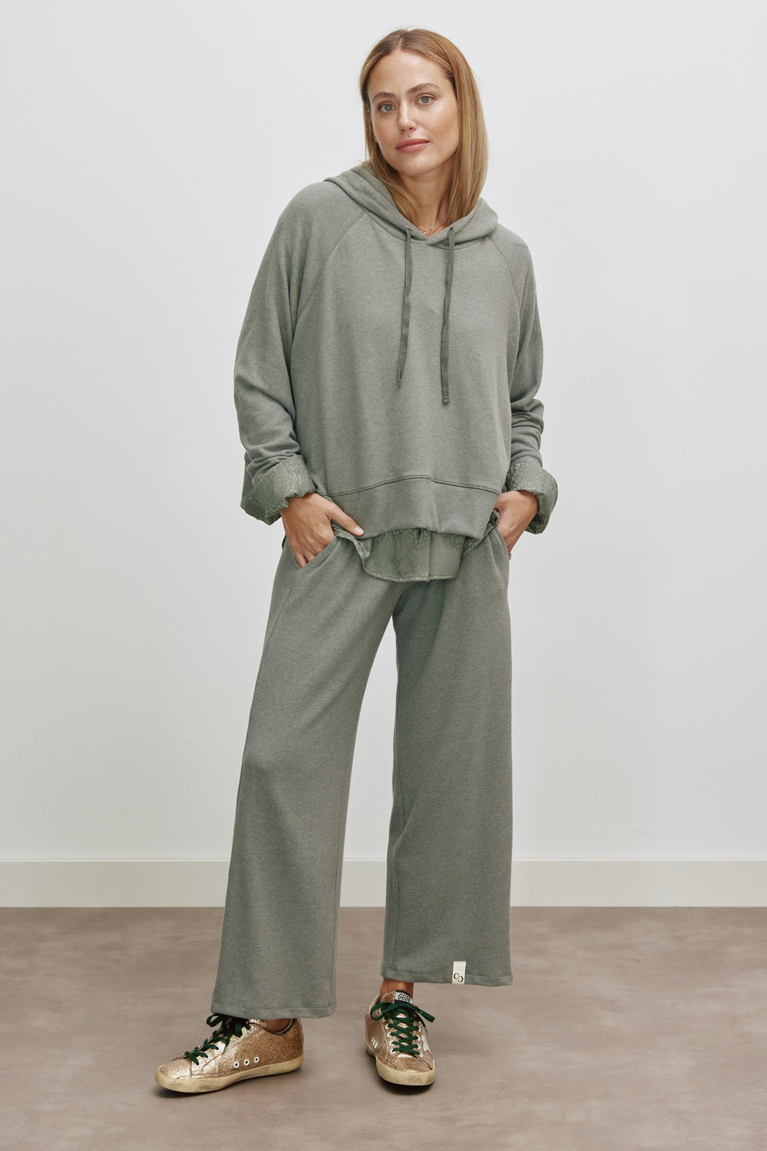 Cropped Cozy Langarmshirt Mit Seitenschlitzen Und Kapuze